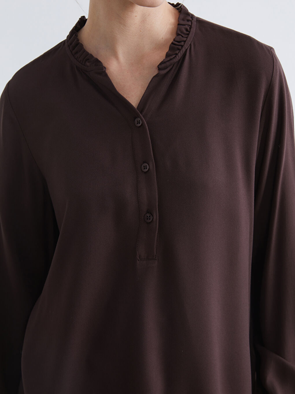 Kahverengi Fırfırlı Kaçık Yaka Bluz	-2