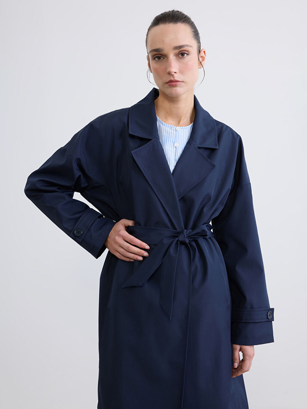 Lacivert Kruvaze Yaka Kuşaklı Oversize Kadın Trençkot