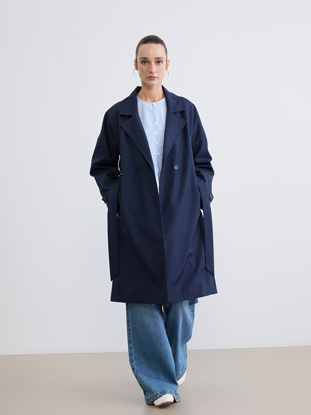 Lacivert Kruvaze Yaka Kuşaklı Oversize Kadın Trençkot-1