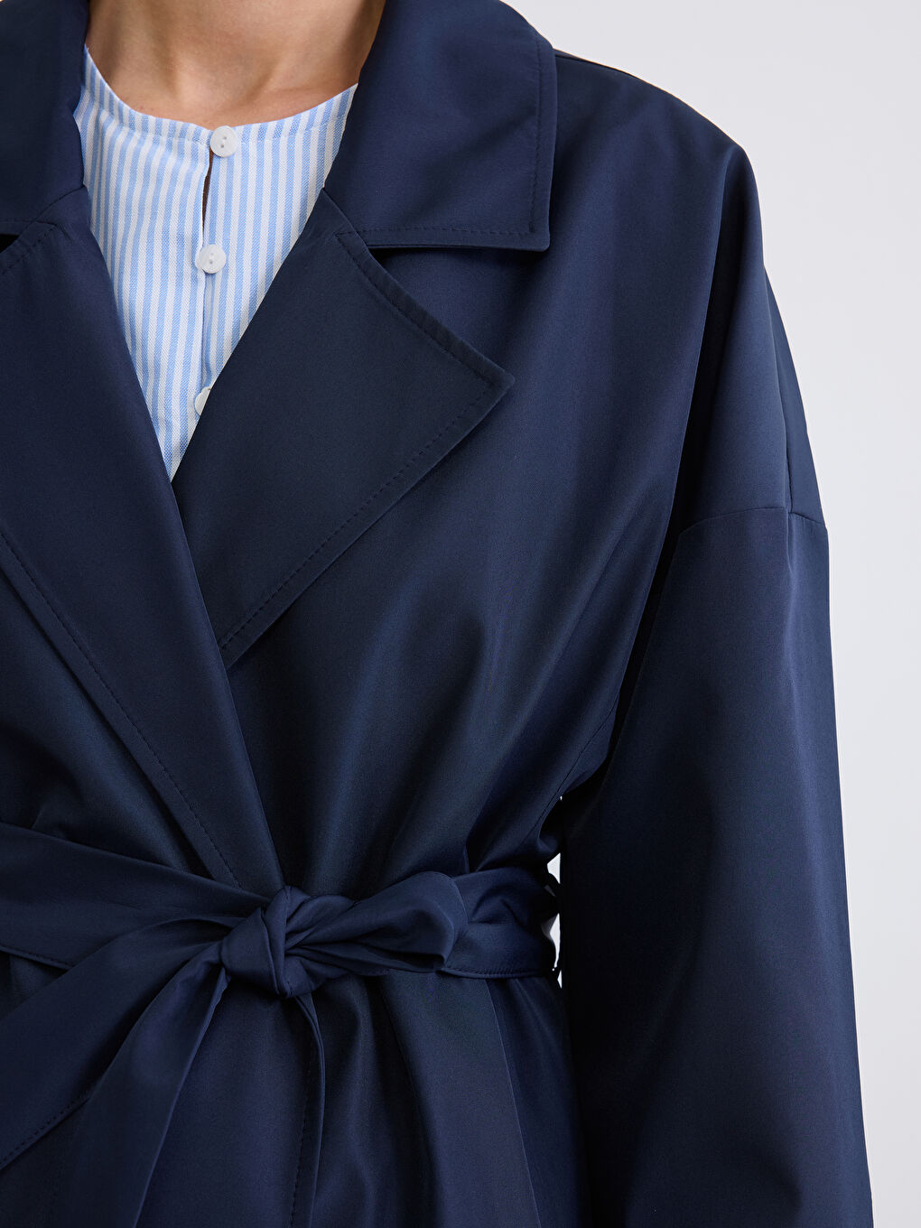 Lacivert Kruvaze Yaka Kuşaklı Oversize Kadın Trençkot-2