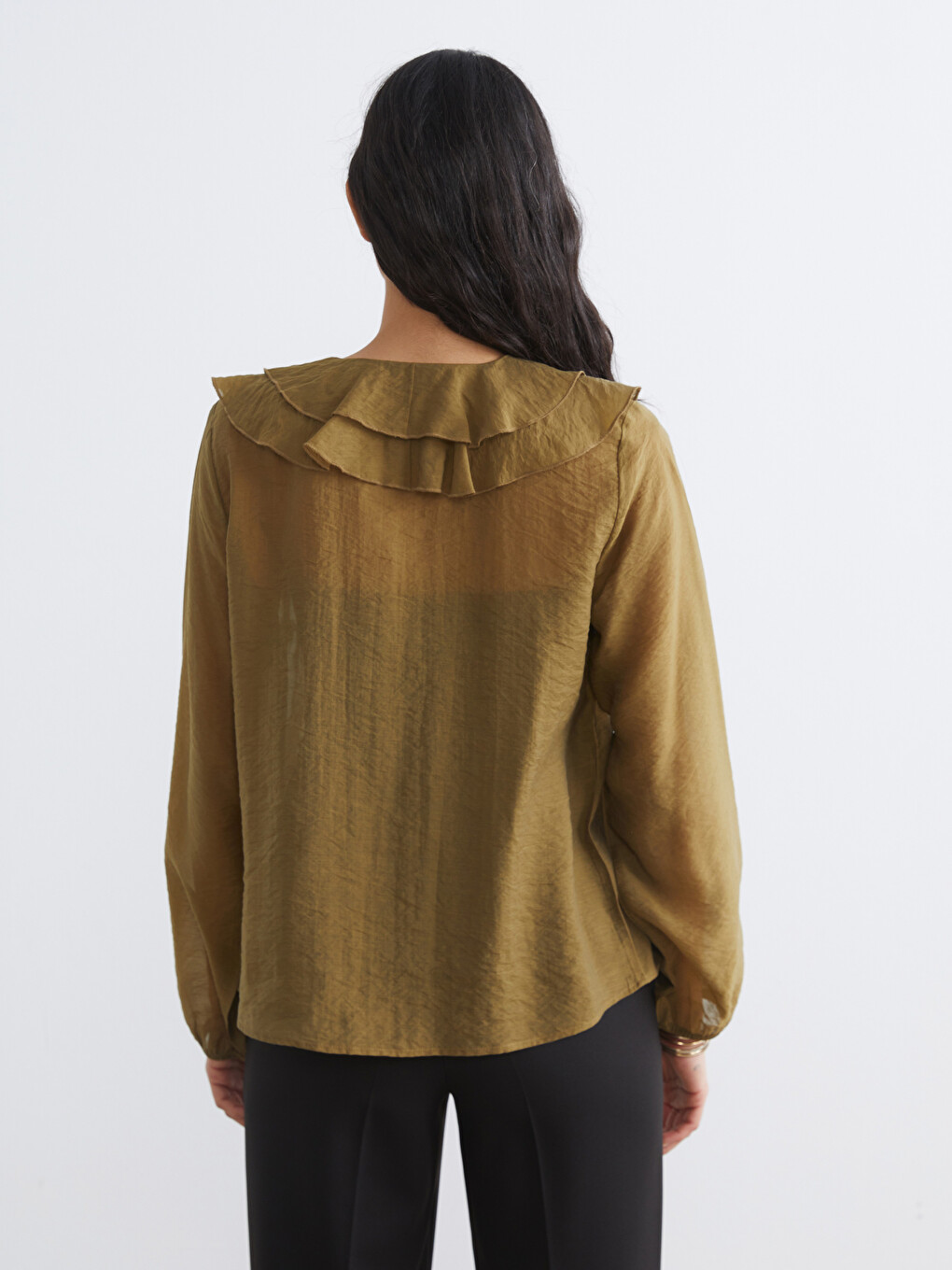 Bluza sa naborima i V izrezom-3