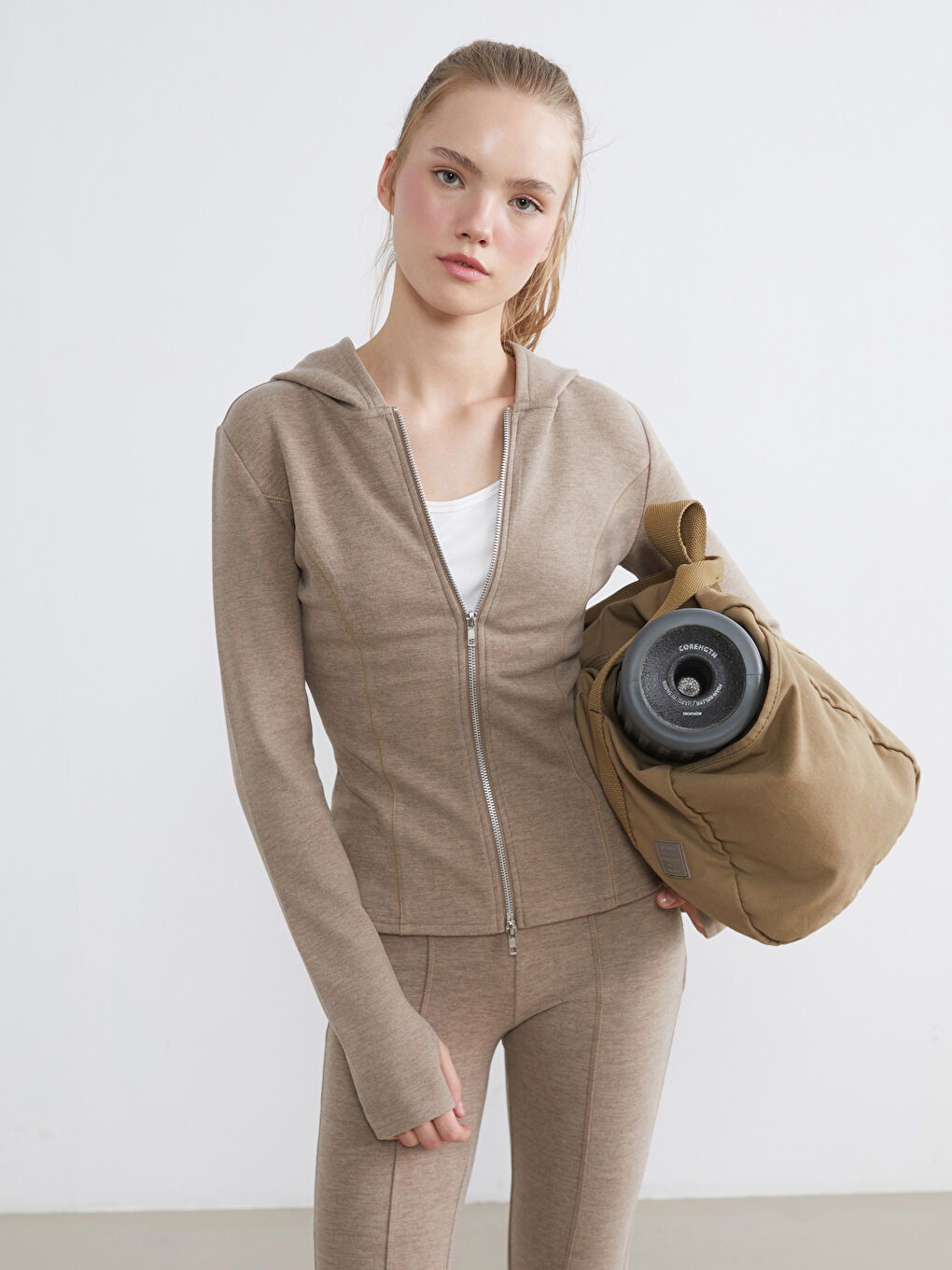 Kahverengi Parmak Geçmeli Soft Touch Kadın Fermuarlı Sweatshirt