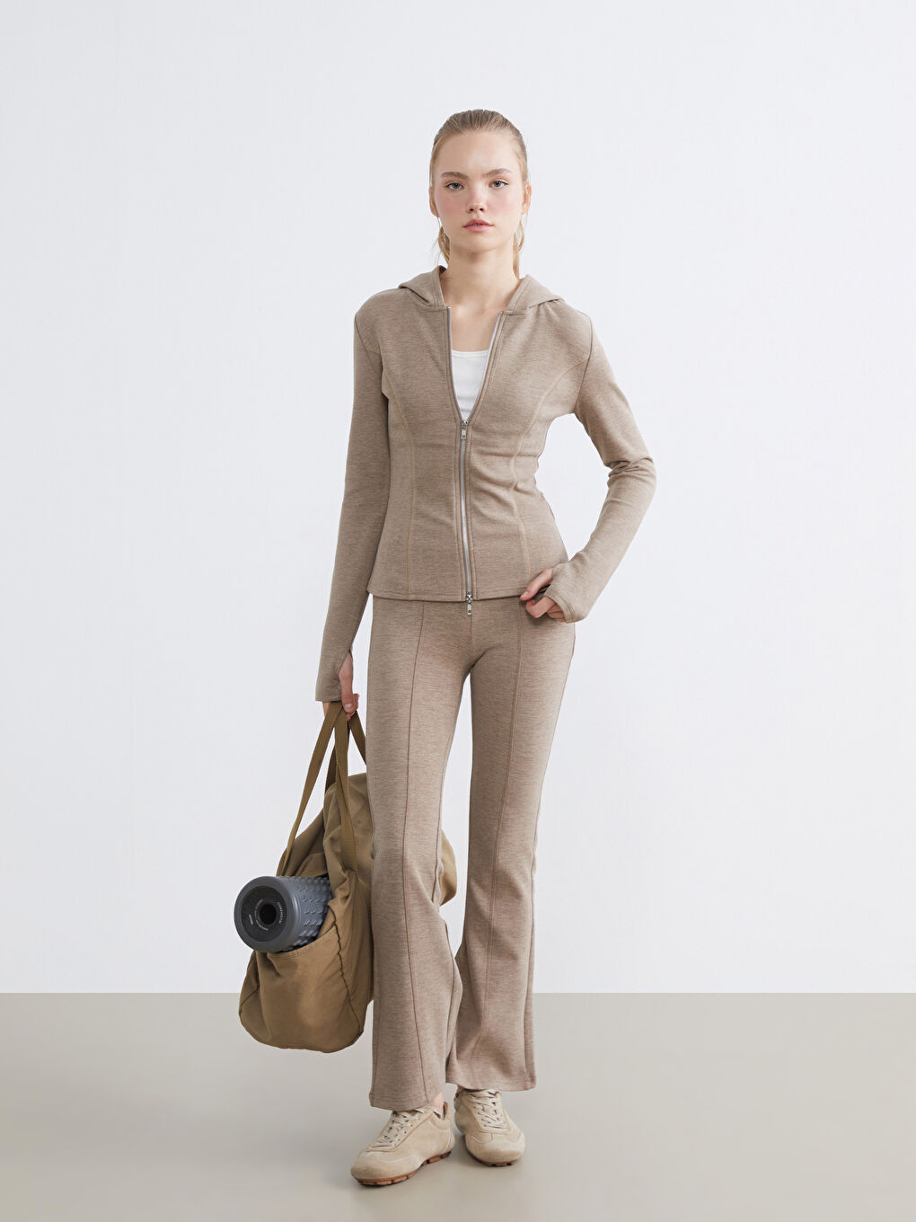 Kahverengi Parmak Geçmeli Soft Touch Kadın Fermuarlı Sweatshirt-1