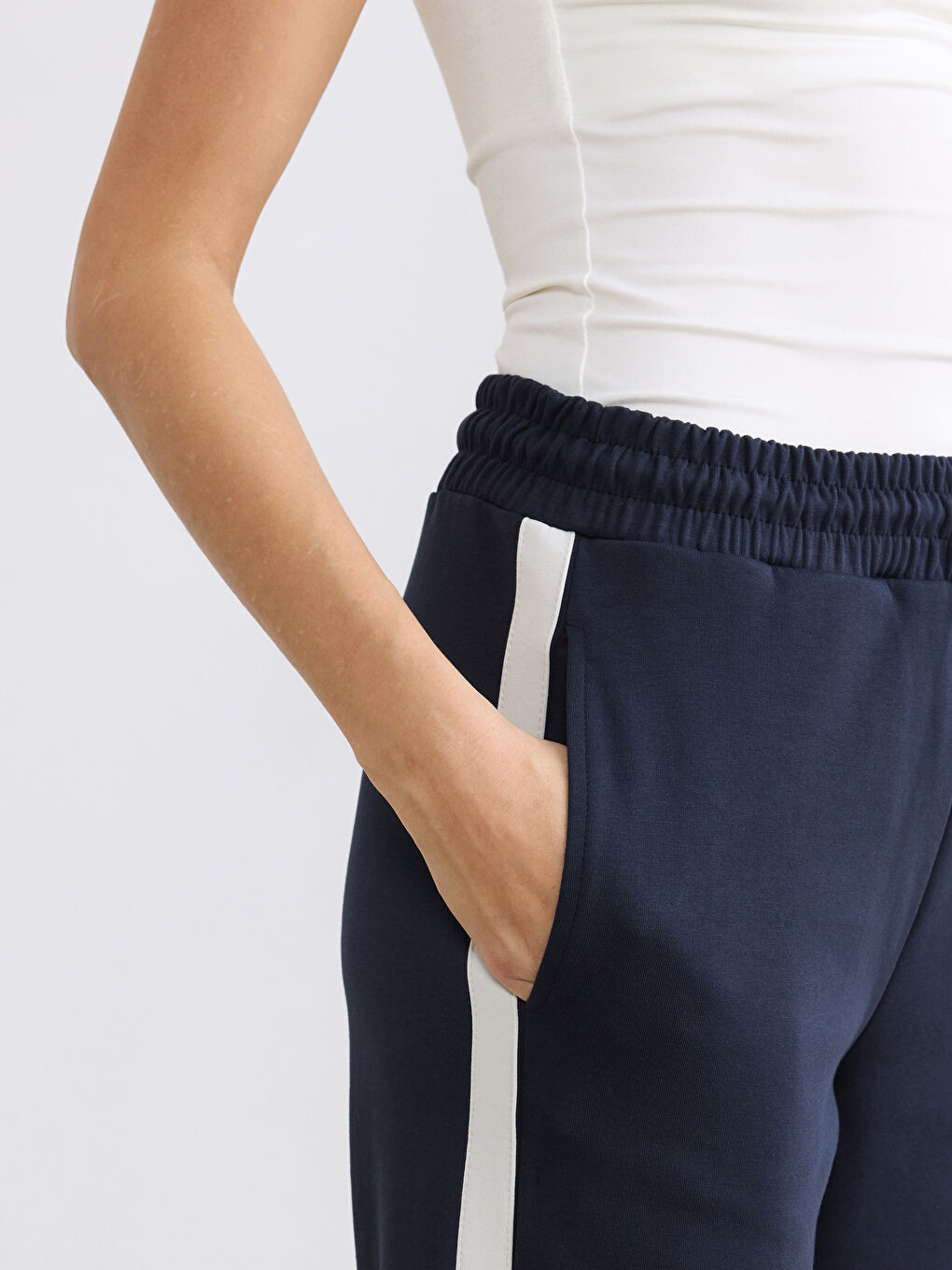 Женские широкие спортивные штаны с эластичным поясом-2