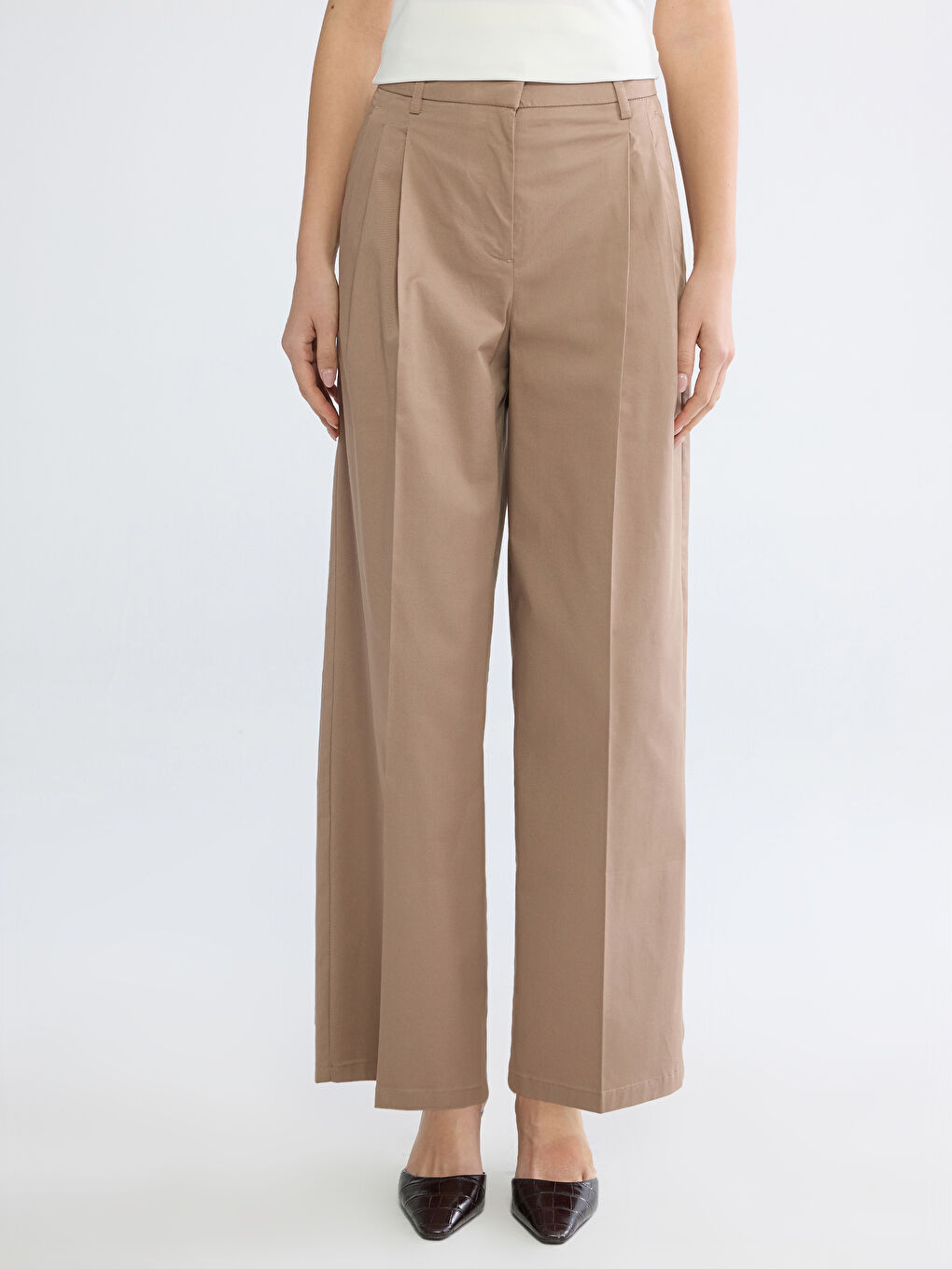 Women's Wide Leg Pleated Trousers in a Relaxed Fit-2