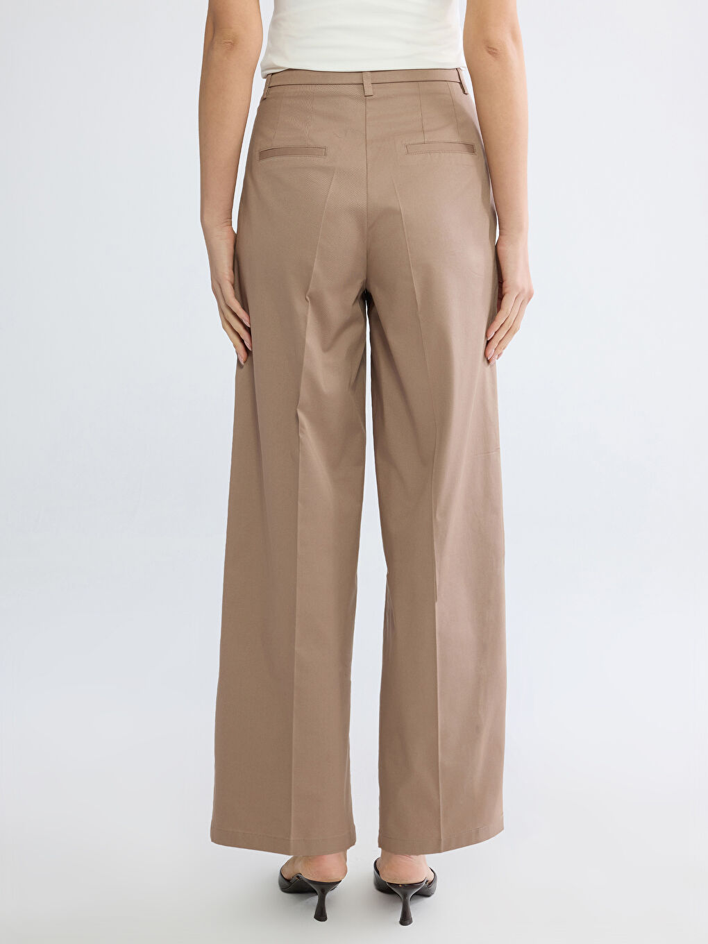 Women's Wide Leg Pleated Trousers in a Relaxed Fit-4