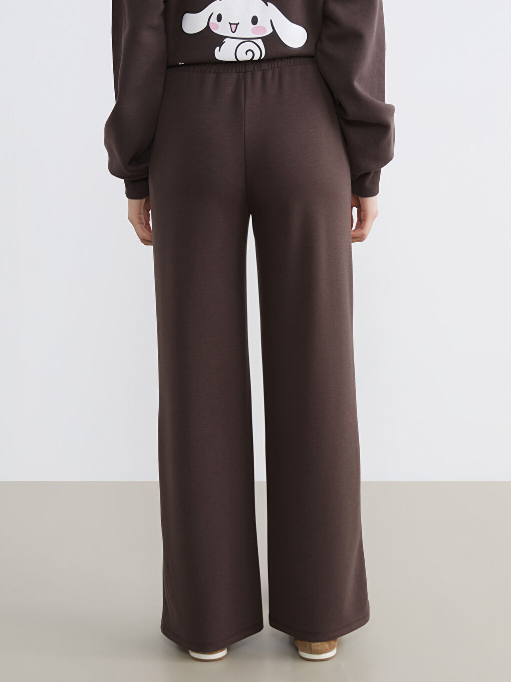 Soft Touch Women's Sweatpants with Elastic Waistband-3