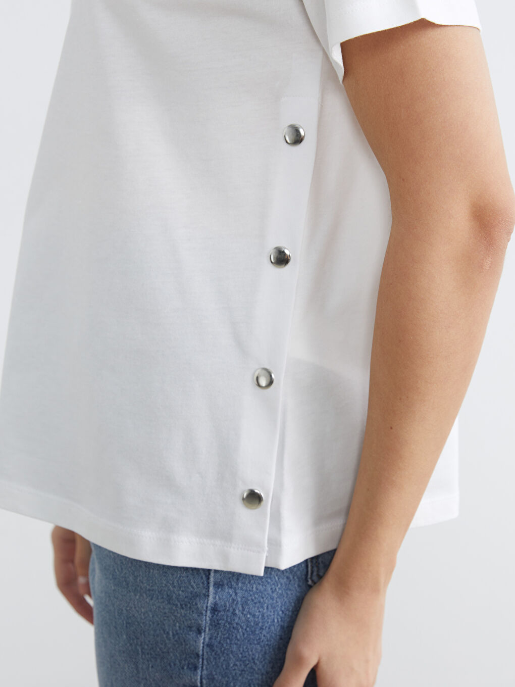 Beyaz Bisiklet Yaka Çıtçıtlı Bluz-2