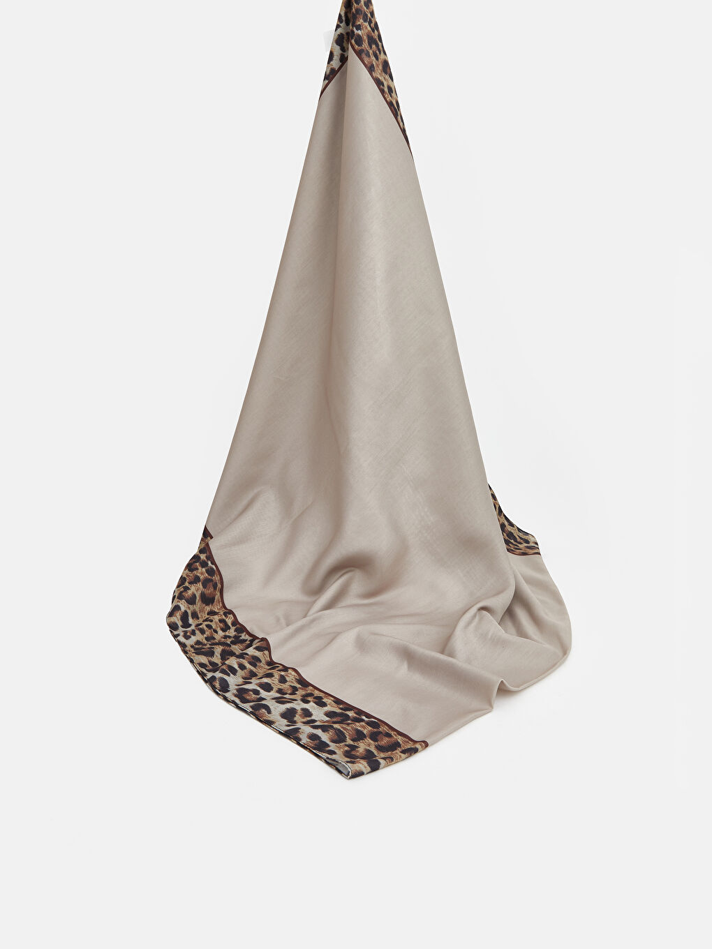 Bej Leopar Desenli Kadın Şal