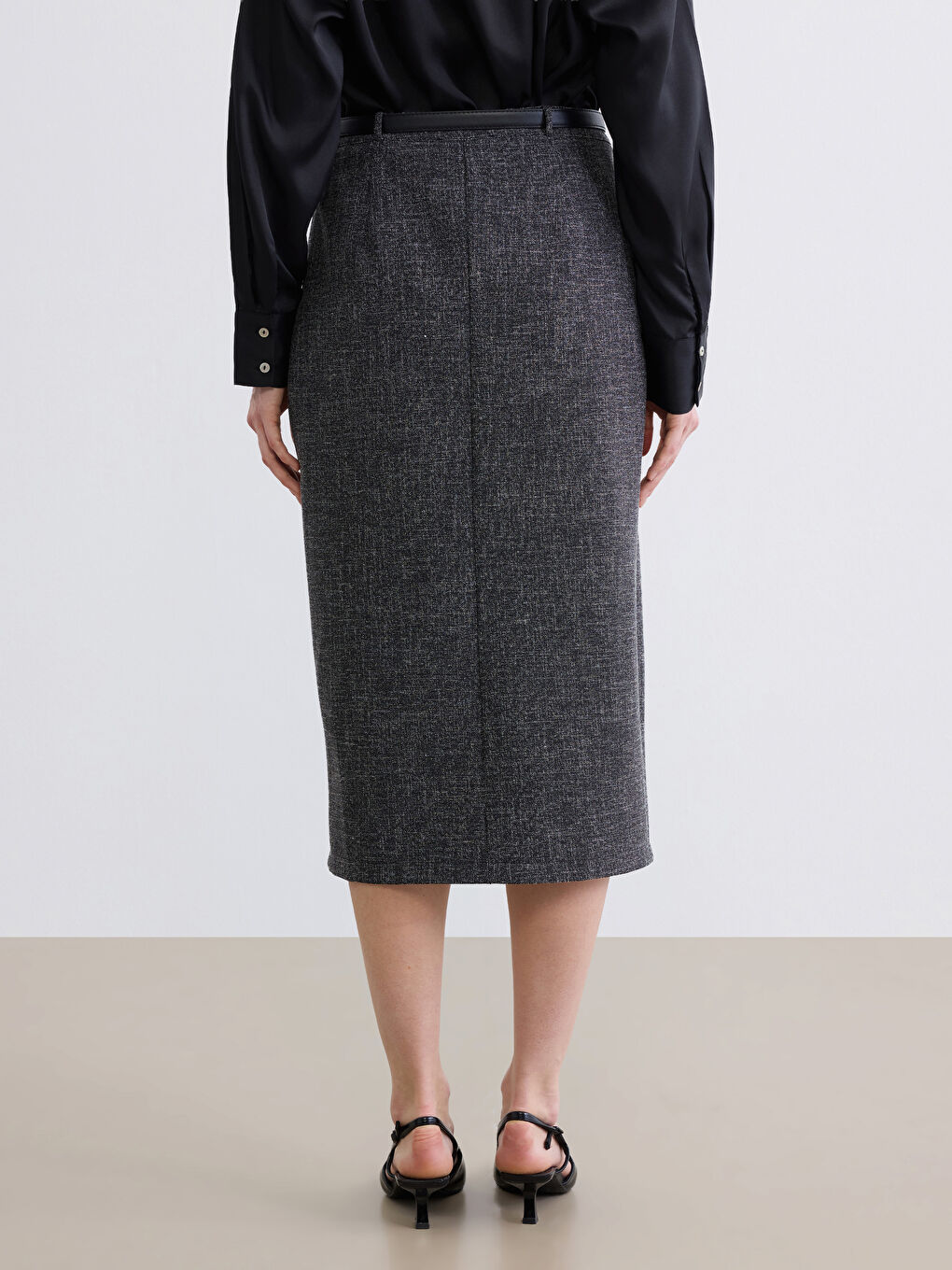 Пола тип молив от туид с шарки и колан-4