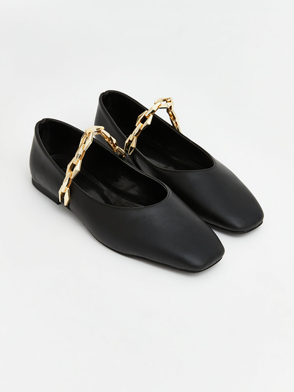 Siyah Deri Görünümlü Kadın Babet