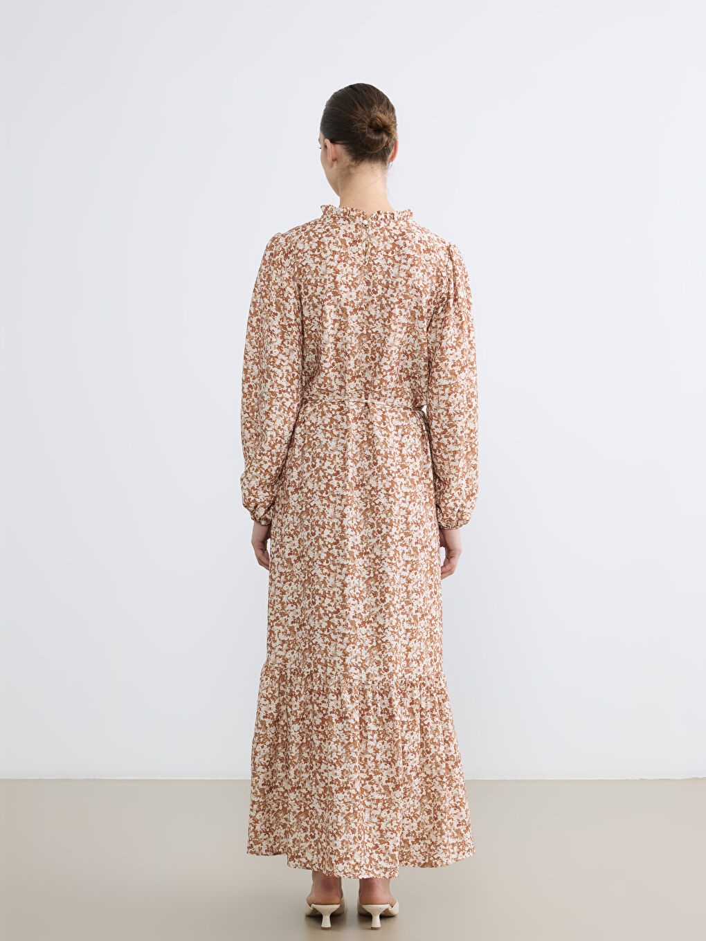 Karışık Fırfırlı Dik Yaka Desenli Katkat Elbise-3