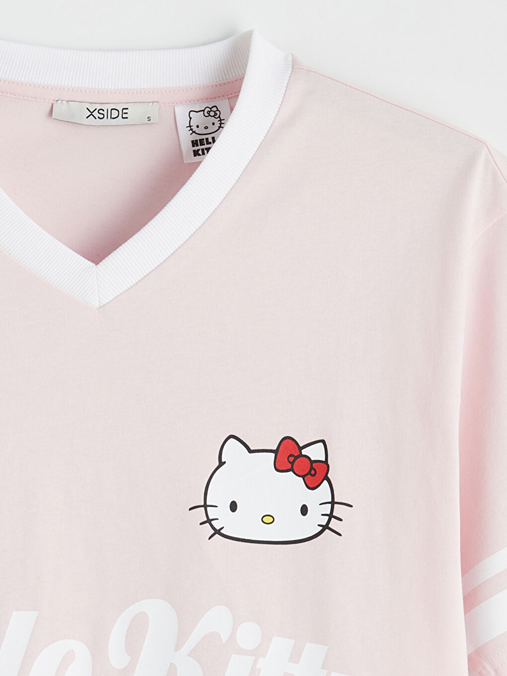 Pembe V Yaka Hello Kitty Baskılı Oversize Kadın Tişört-1
