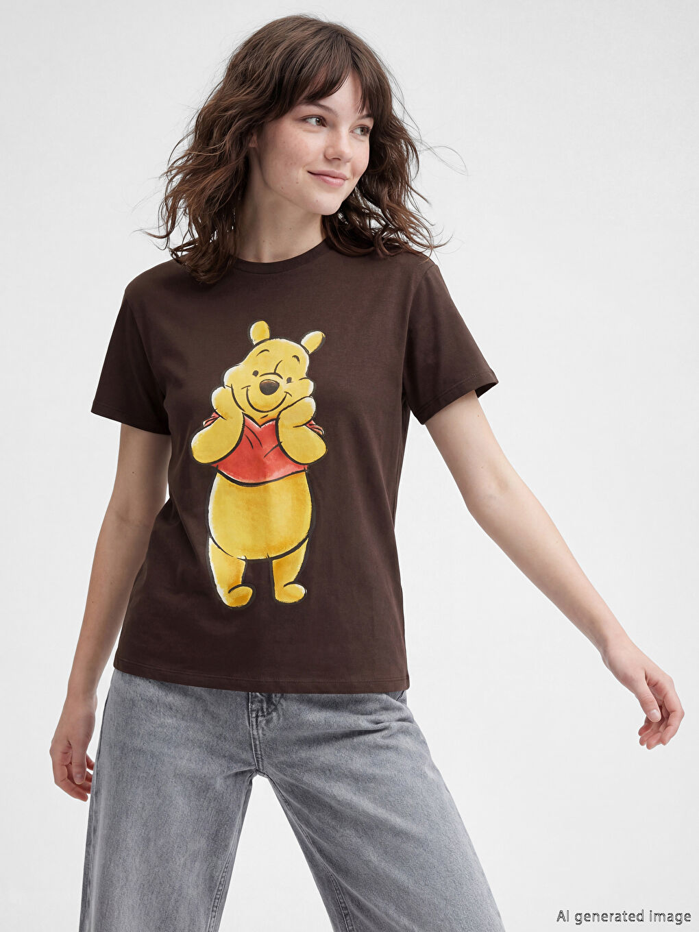 Kahverengi Winnie the Pooh Baskılı Kadın Tişört