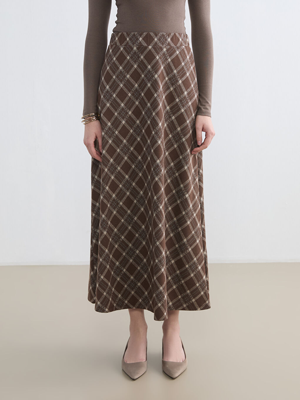 تەنورە قاوه‌یی ژن-1