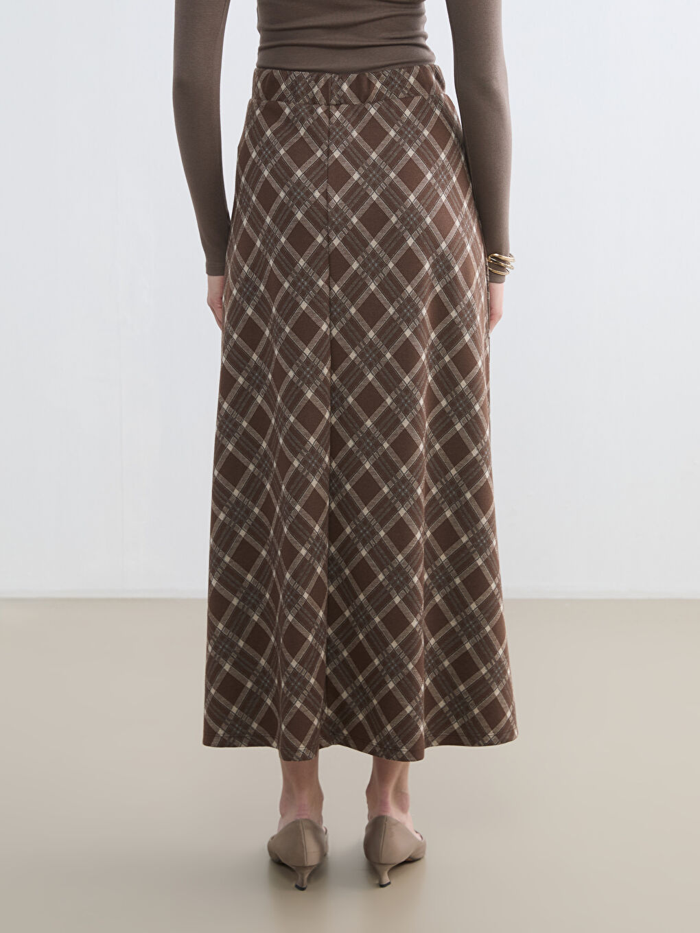 تەنورە قاوه‌یی ژن-3