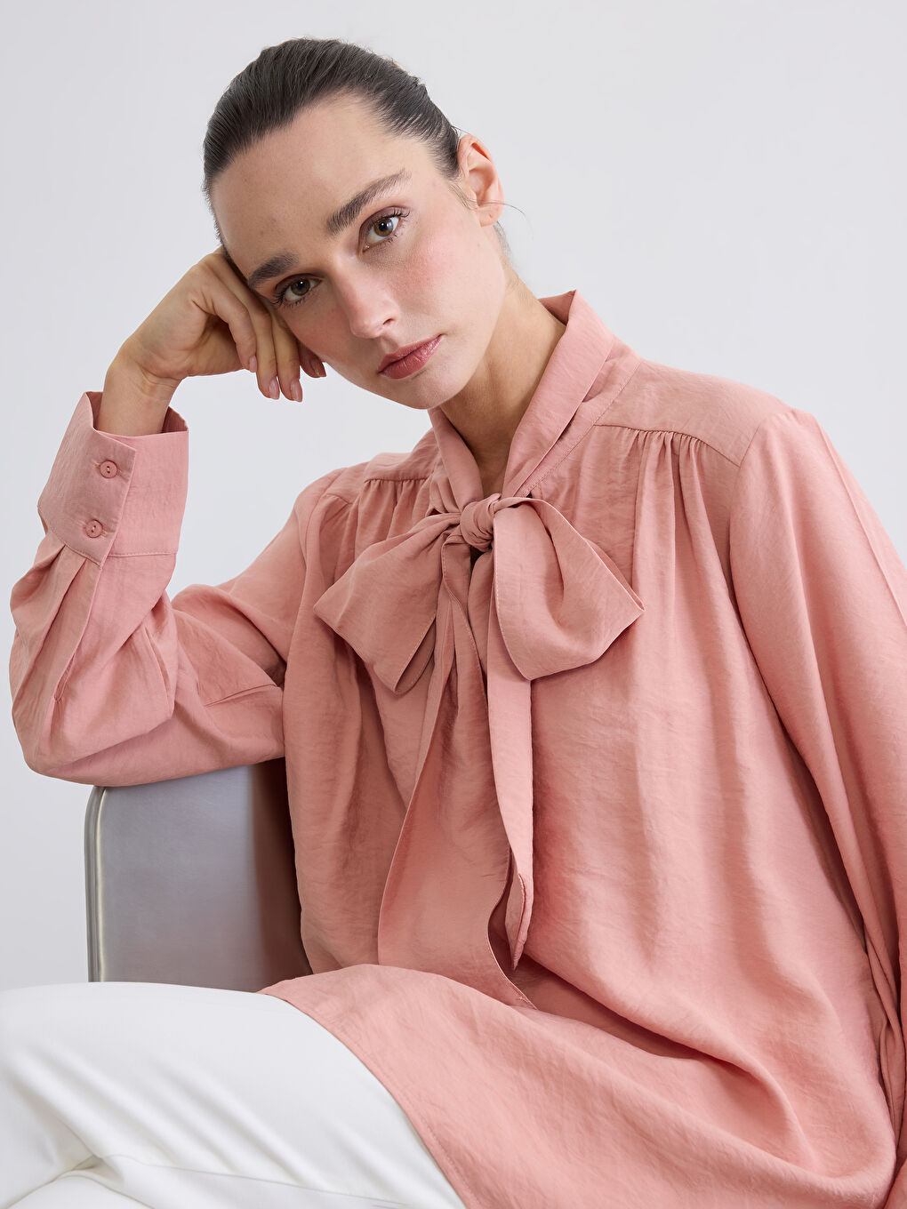 Pembe Fular Yaka Büzgülü Oversize Bluz