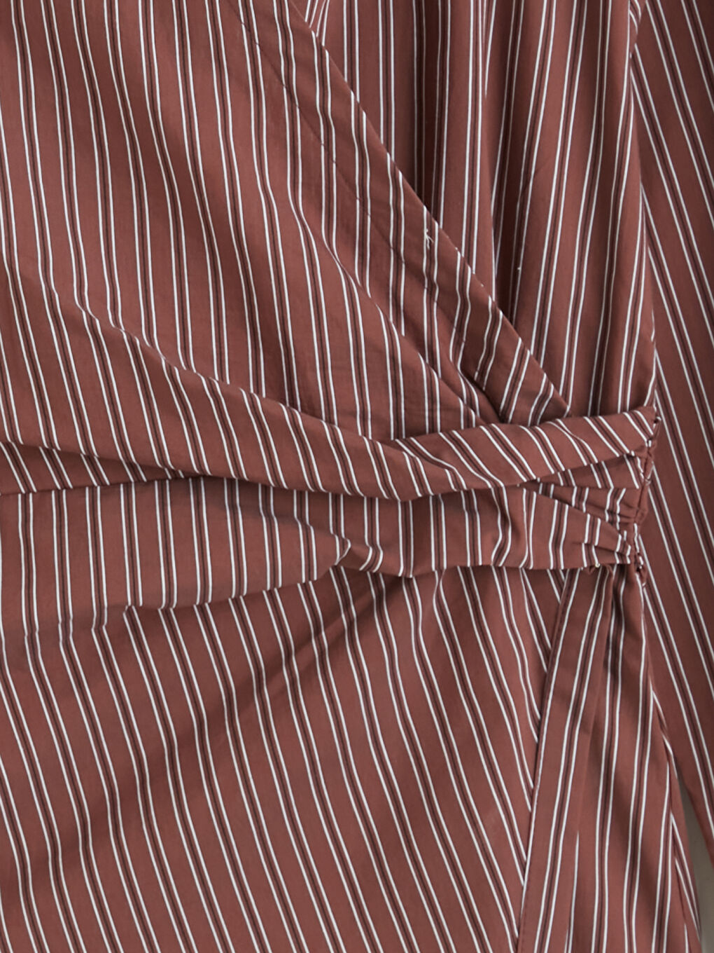 Bordo Kruvaze Yaka Çizgili Büzgülü Bluz-1