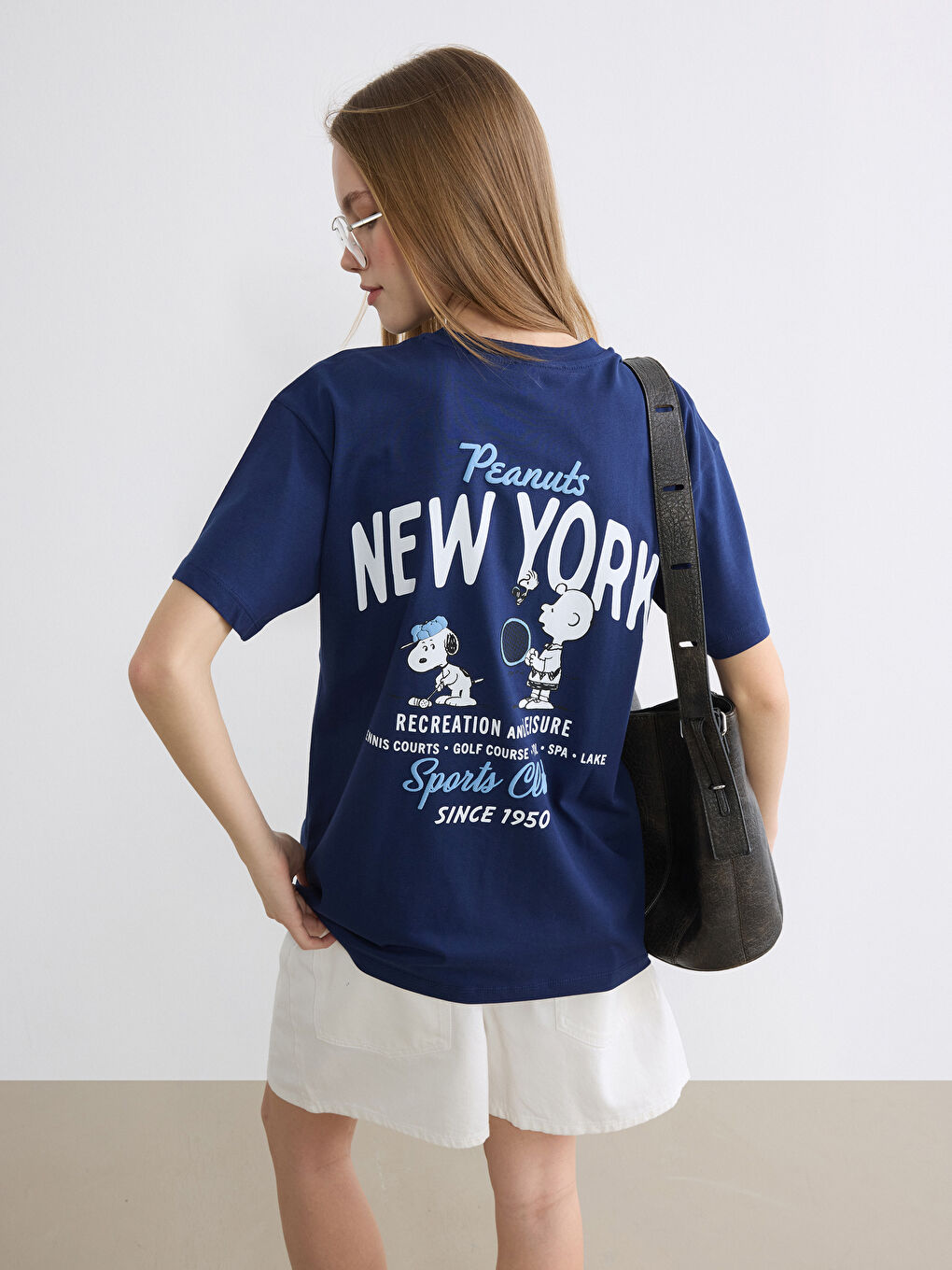 Lacivert Bisiklet Yaka Snoopy Baskılı Kadın Tişört