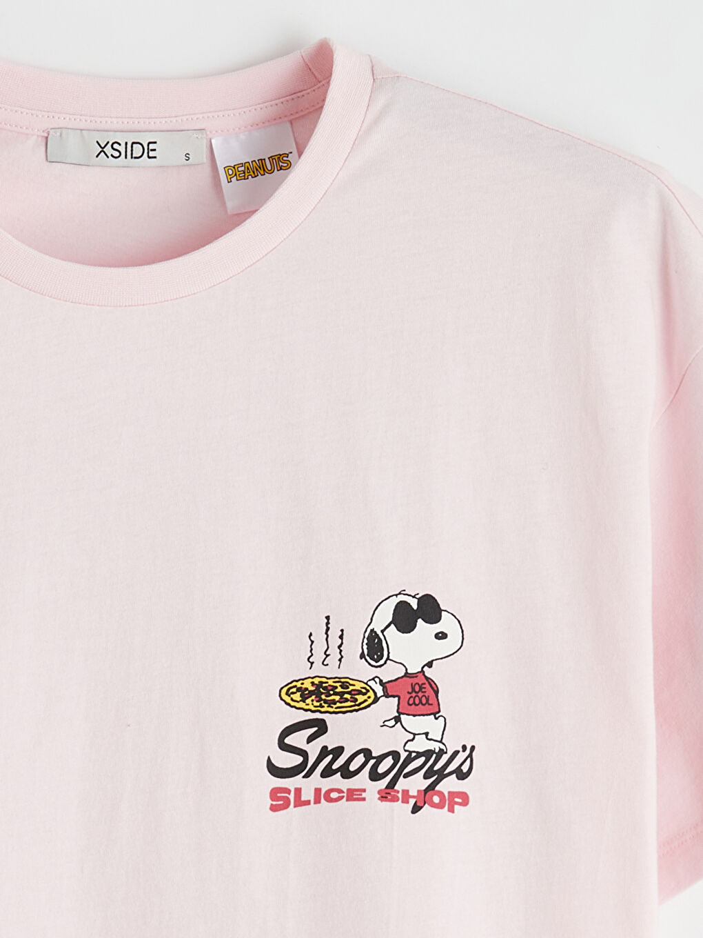 Pembe Bisiklet Yaka Snoopy Baskılı Kadın Tişört-1