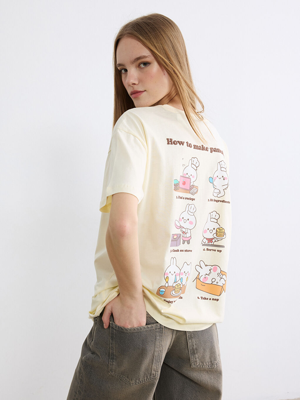 تي شيرت نسائي مطبوع بياقة دائرية Mimi & Neko