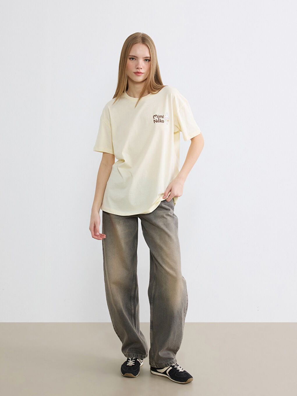 تي شيرت نسائي مطبوع بياقة دائرية Mimi & Neko-1