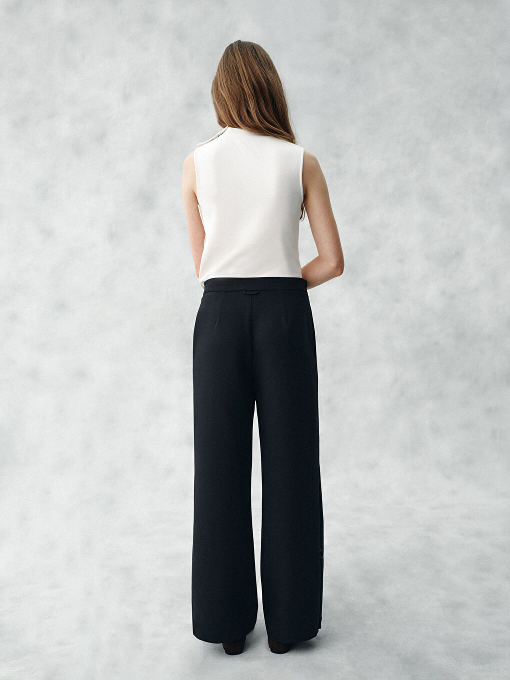 Ekru Kolay Giyilebilir Yandan ve Omuzdan Cırtlı Bluz-3