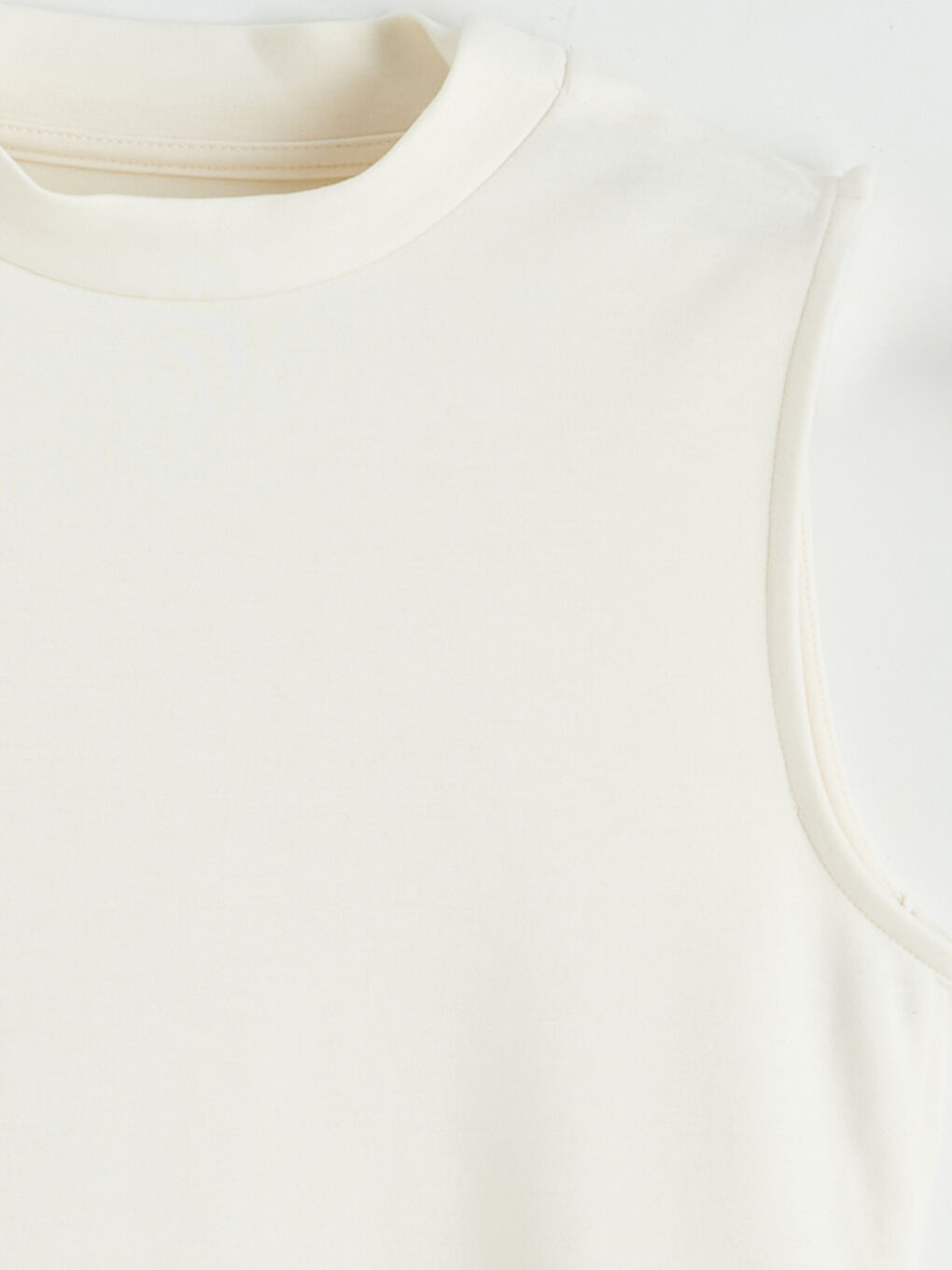 Ekru Kolay Giyilebilir Yandan ve Omuzdan Çıtçıtlı Bluz-7