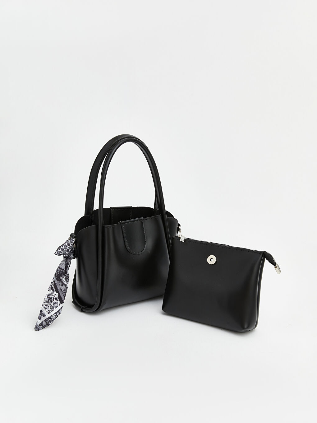 Siyah Fular Aksesuarlı Deri Görünümlü Kadın Omuz Çantası-4