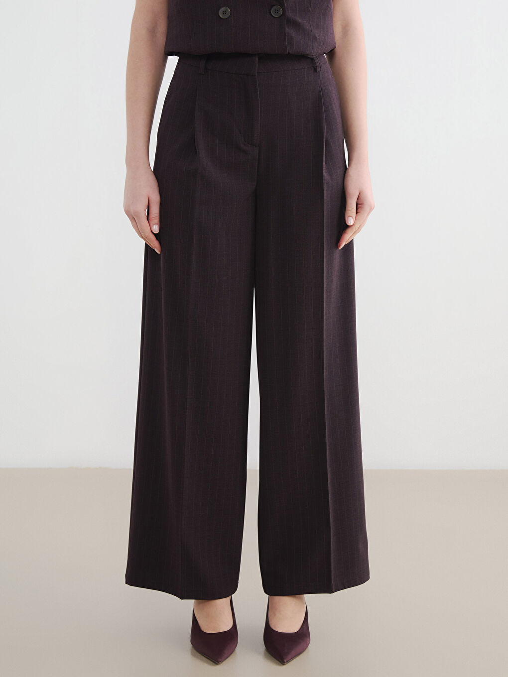 Bordo Loose Fit Çizgili Kadın Pileli Kumaş Pantolon-1