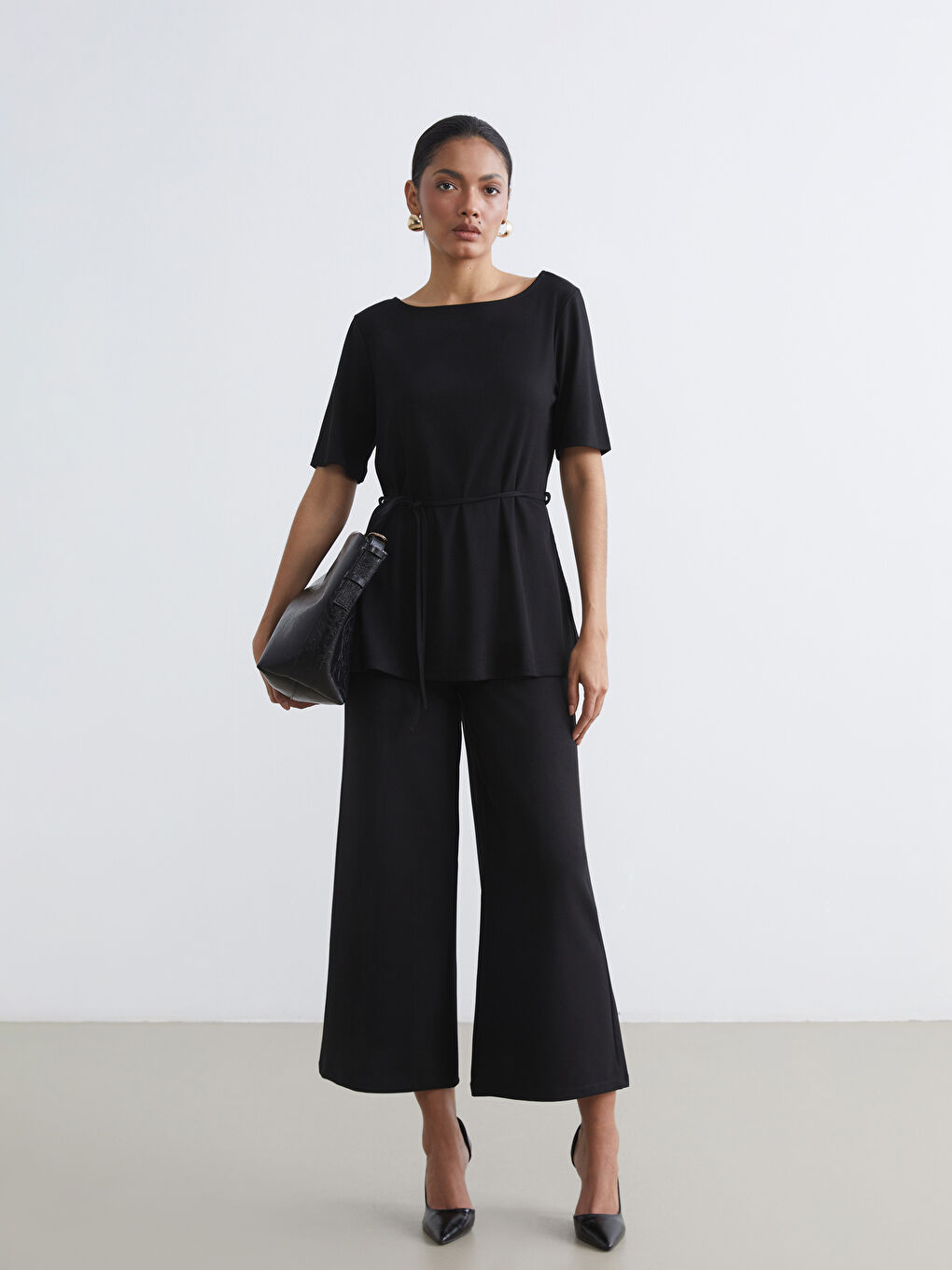 Siyah Bisiklet Yaka Bağlama Detaylı Bluz-1