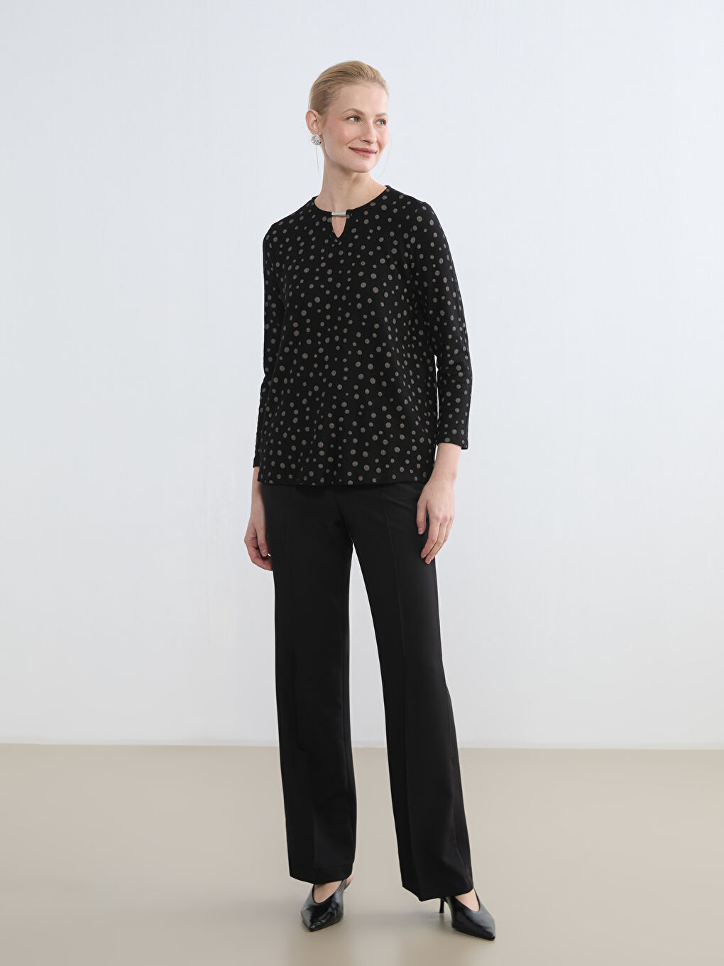 Siyah Bisiklet Yaka Puantiyeli Bluz-1