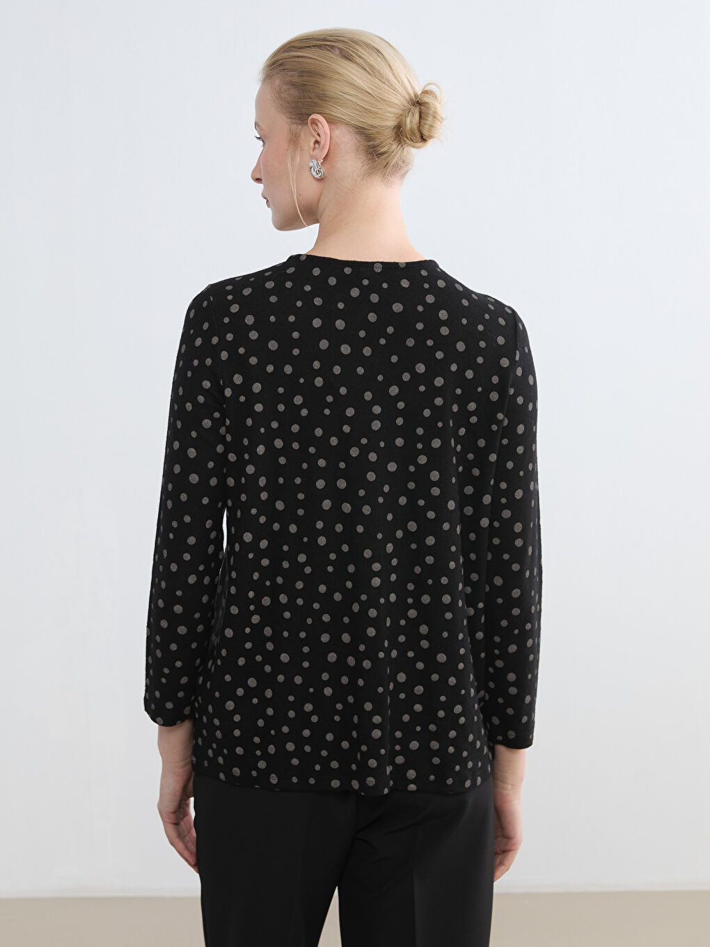 Siyah Bisiklet Yaka Puantiyeli Bluz-3