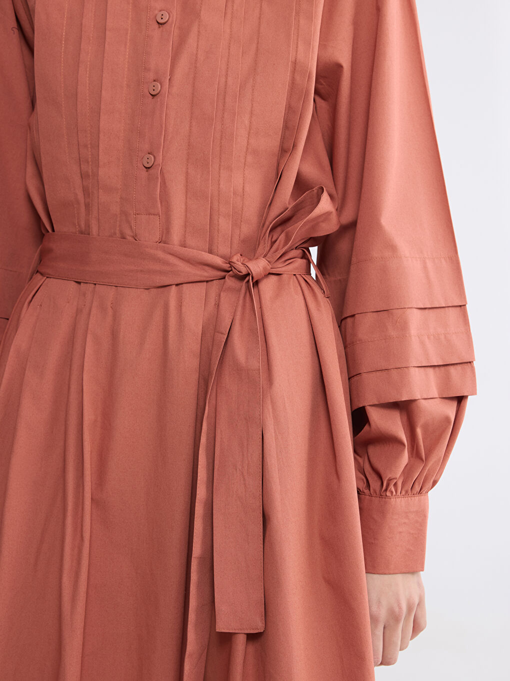 Kahverengi Hakim Yaka Kuşaklı Poplin Elbise-2