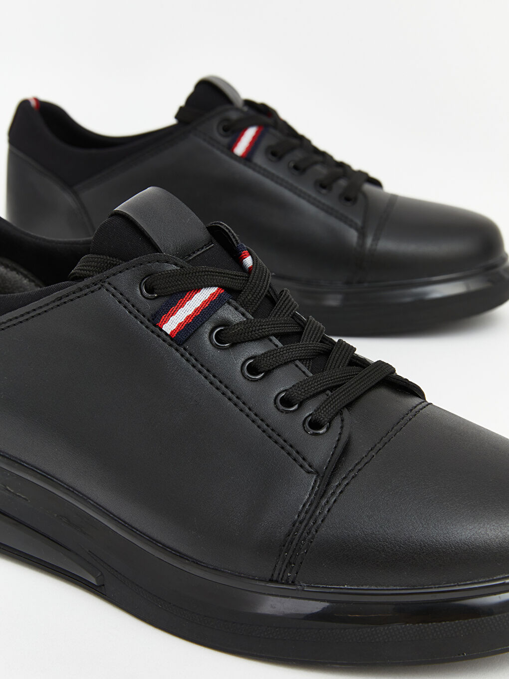 Siyah Deri Görünümlü Erkek Spor Ayakkabı-2