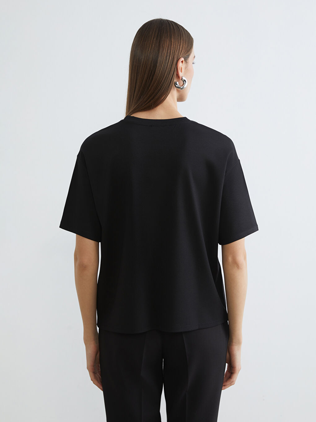 Siyah Bisiklet Yaka Oversize Kadın Tişört-3