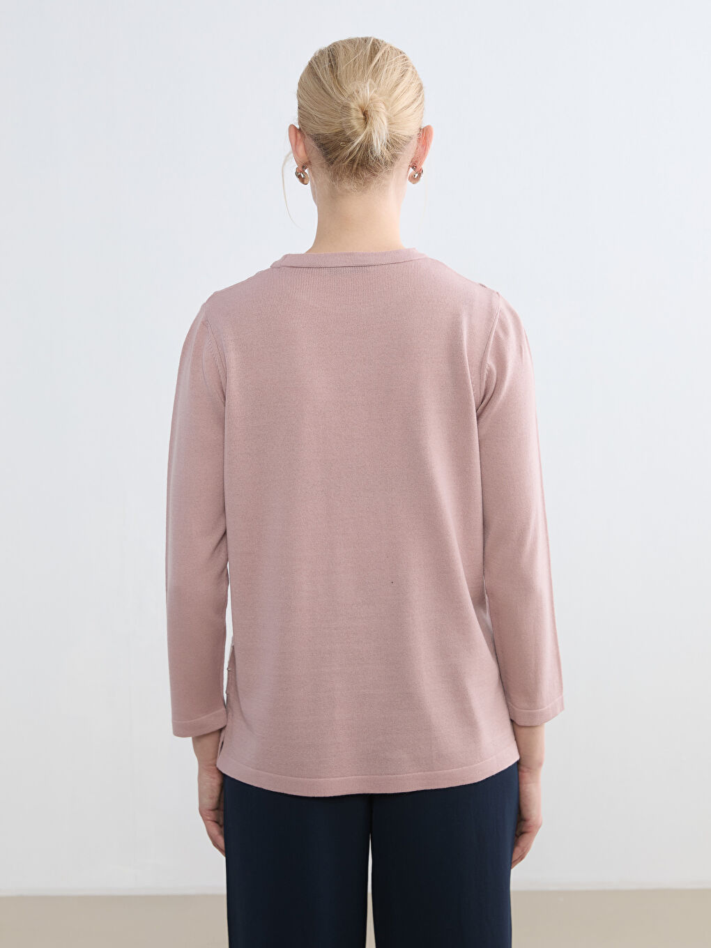 Striped Knit Sweater with a Crew Neck.-3