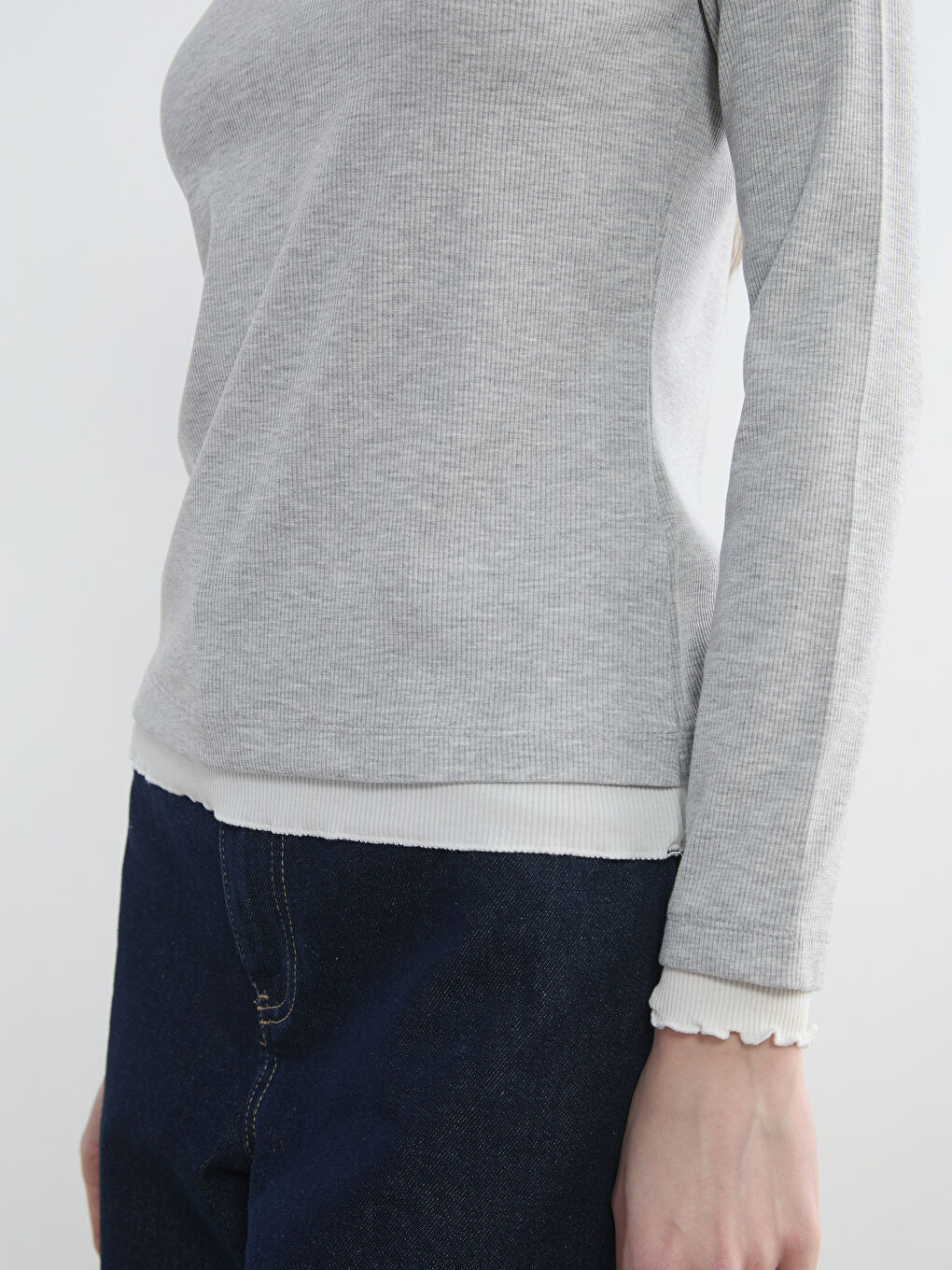 Gri Dik Yaka Fırfırlı Kadın Body-2