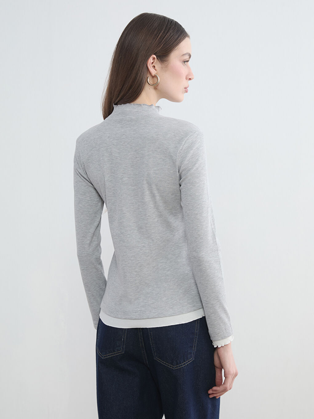 Gri Dik Yaka Fırfırlı Kadın Body-3