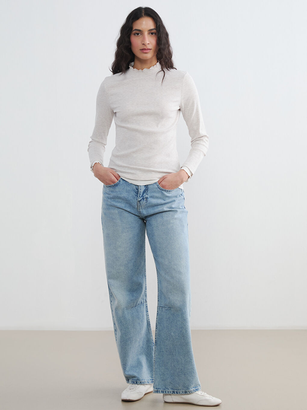 Bej Dik Yaka Fırfırlı Kadın Body-1