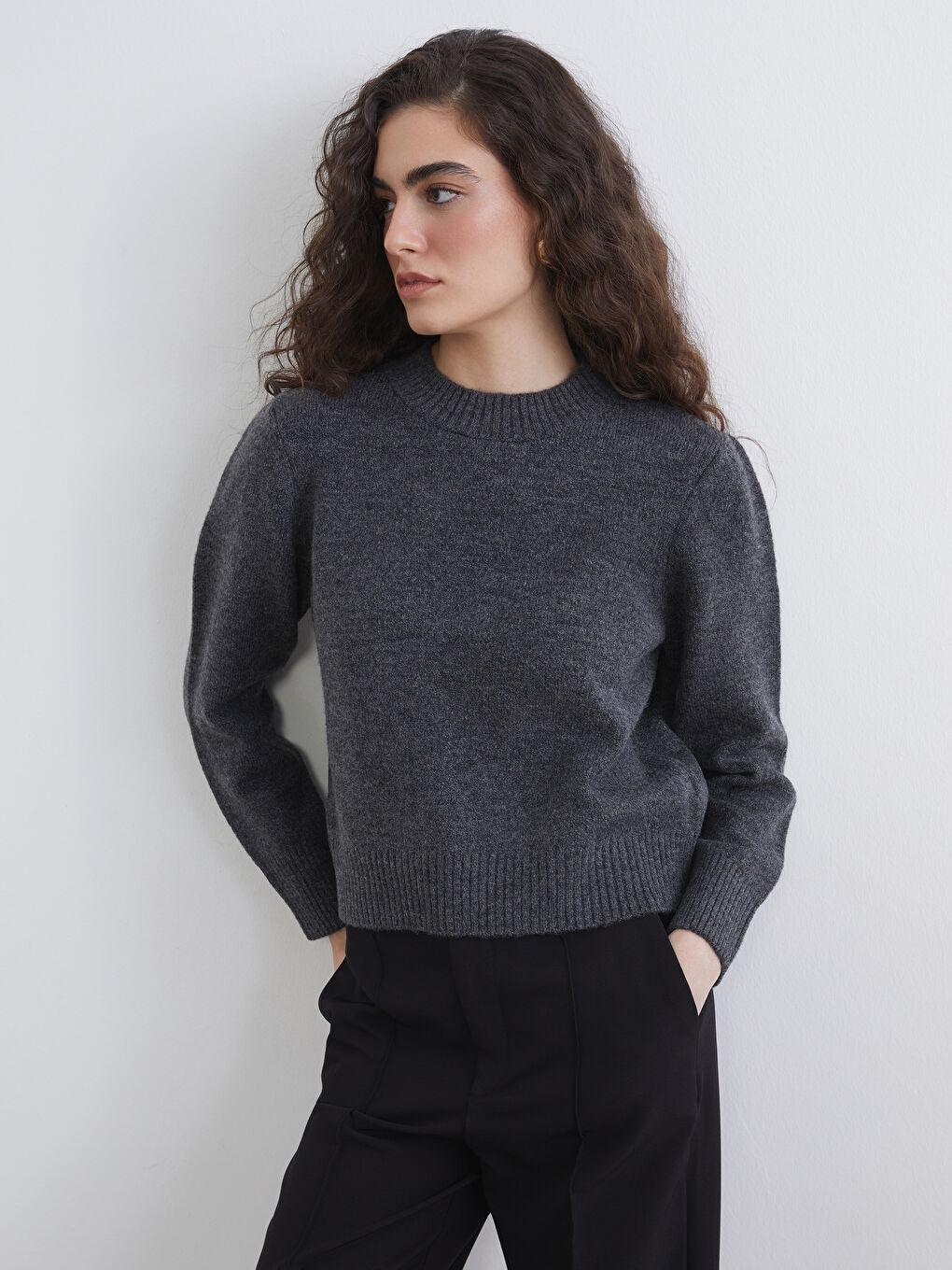 Women's Crew Neck Knit Sweater  -2