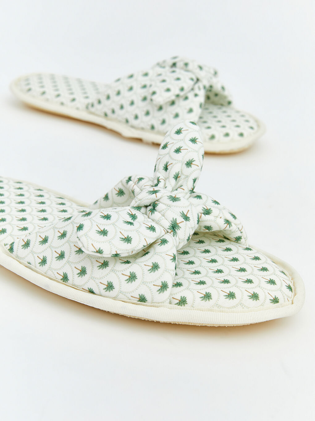 Karışık Fiyonk Figürlü Kadın Ev Terliği-5