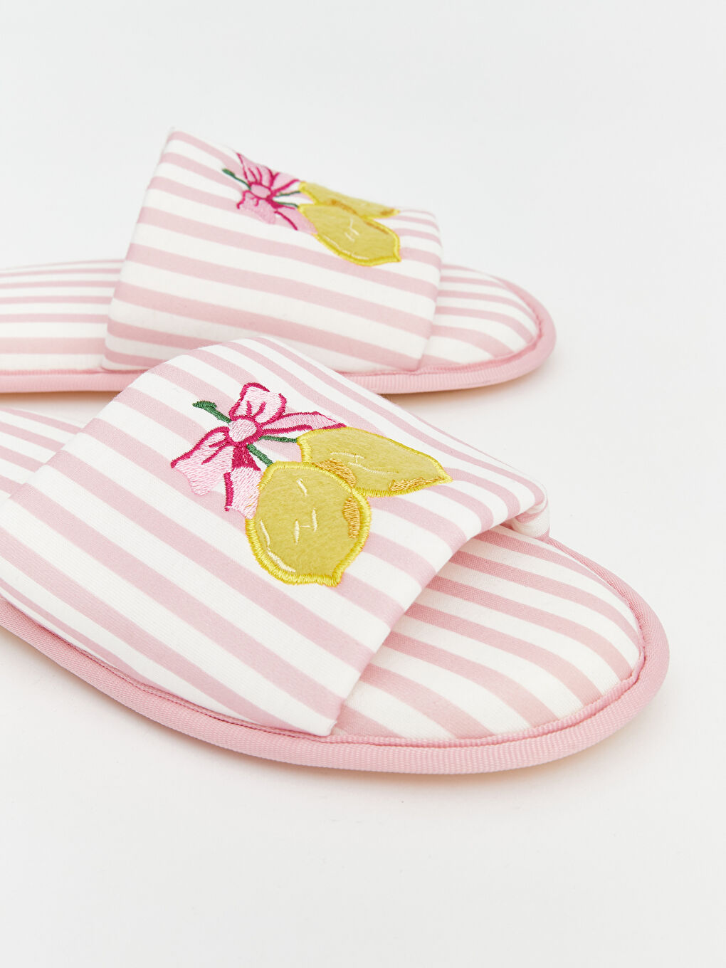 Pembe Limon Nakışlı Kadın Ev Terliği-3