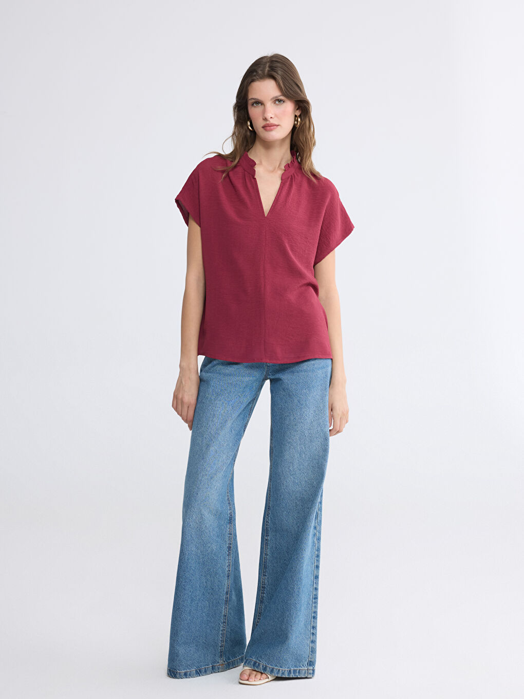 Блузка с оборками и V-образным вырезом-1