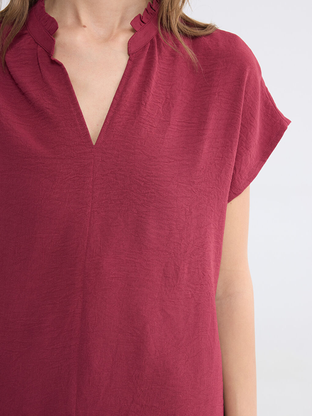 Блузка с оборками и V-образным вырезом-2