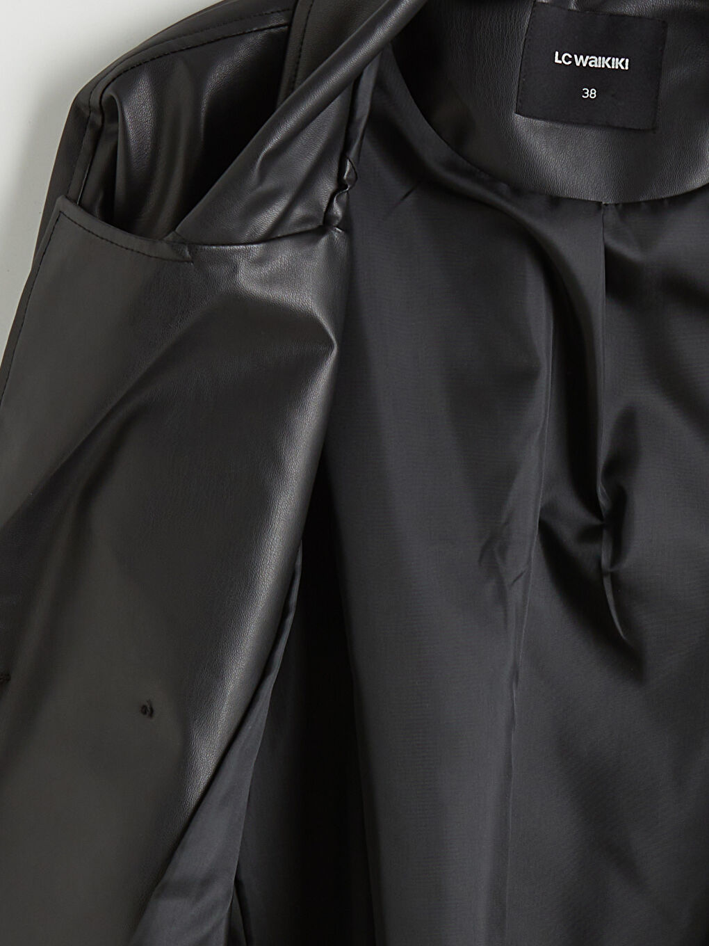 Siyah Gömlek Yaka Kadın Deri Görünümlü Ceket	-3