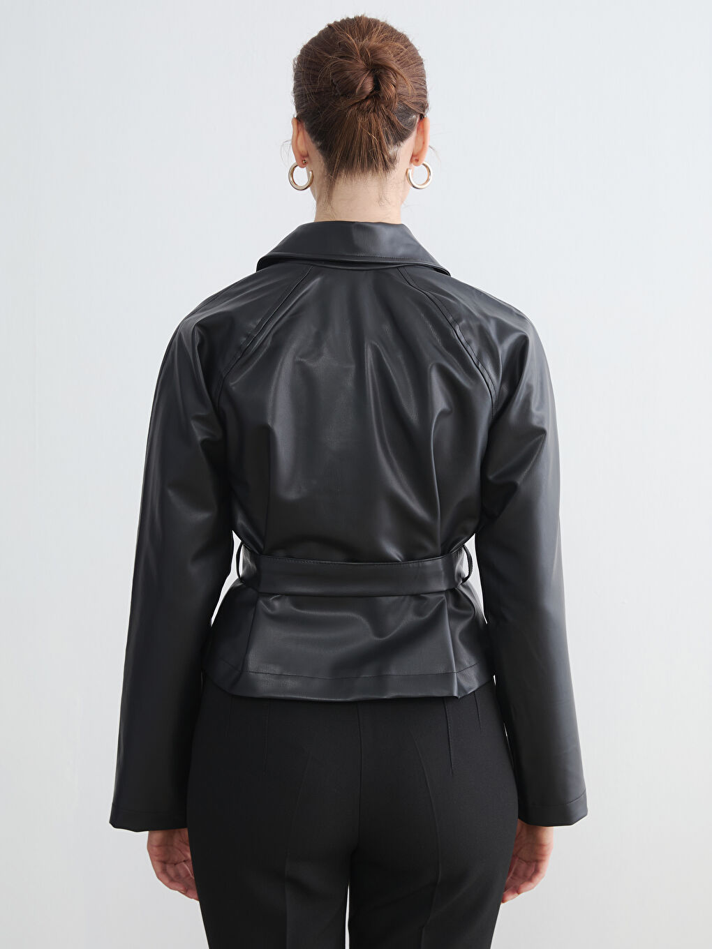 Siyah Gömlek Yaka Kadın Deri Görünümlü Ceket	-3
