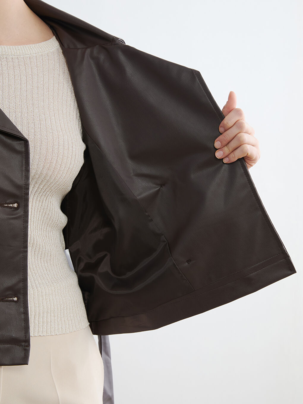 Kahverengi Gömlek Yaka Kadın Deri Görünümlü Ceket	-3