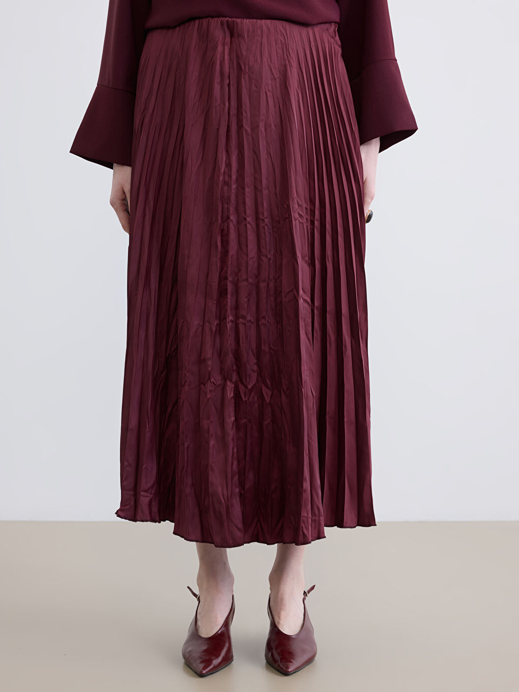 Bordo Beli Lastikli Pileli Saten Etek-1