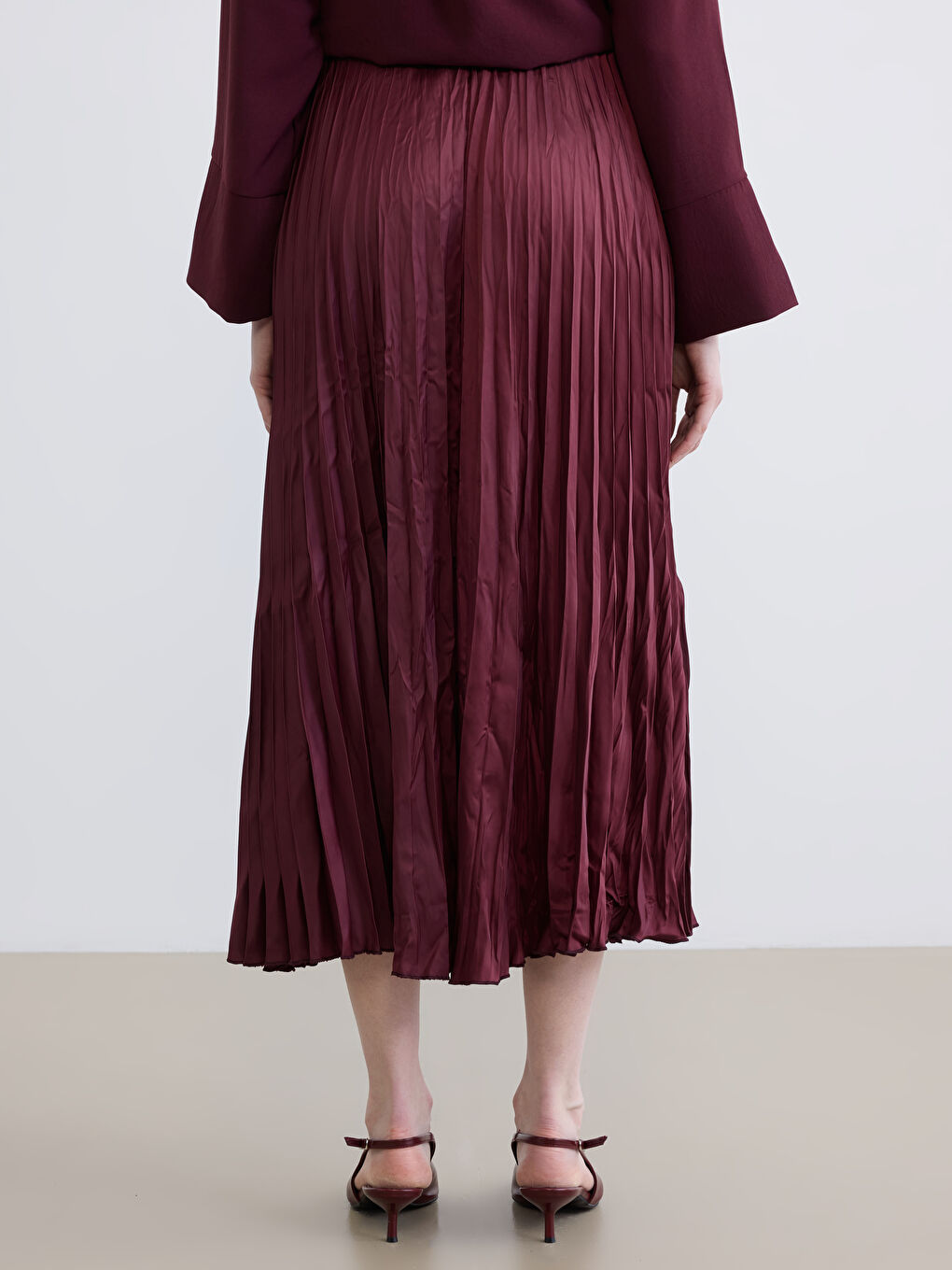 Bordo Beli Lastikli Pileli Saten Etek-3